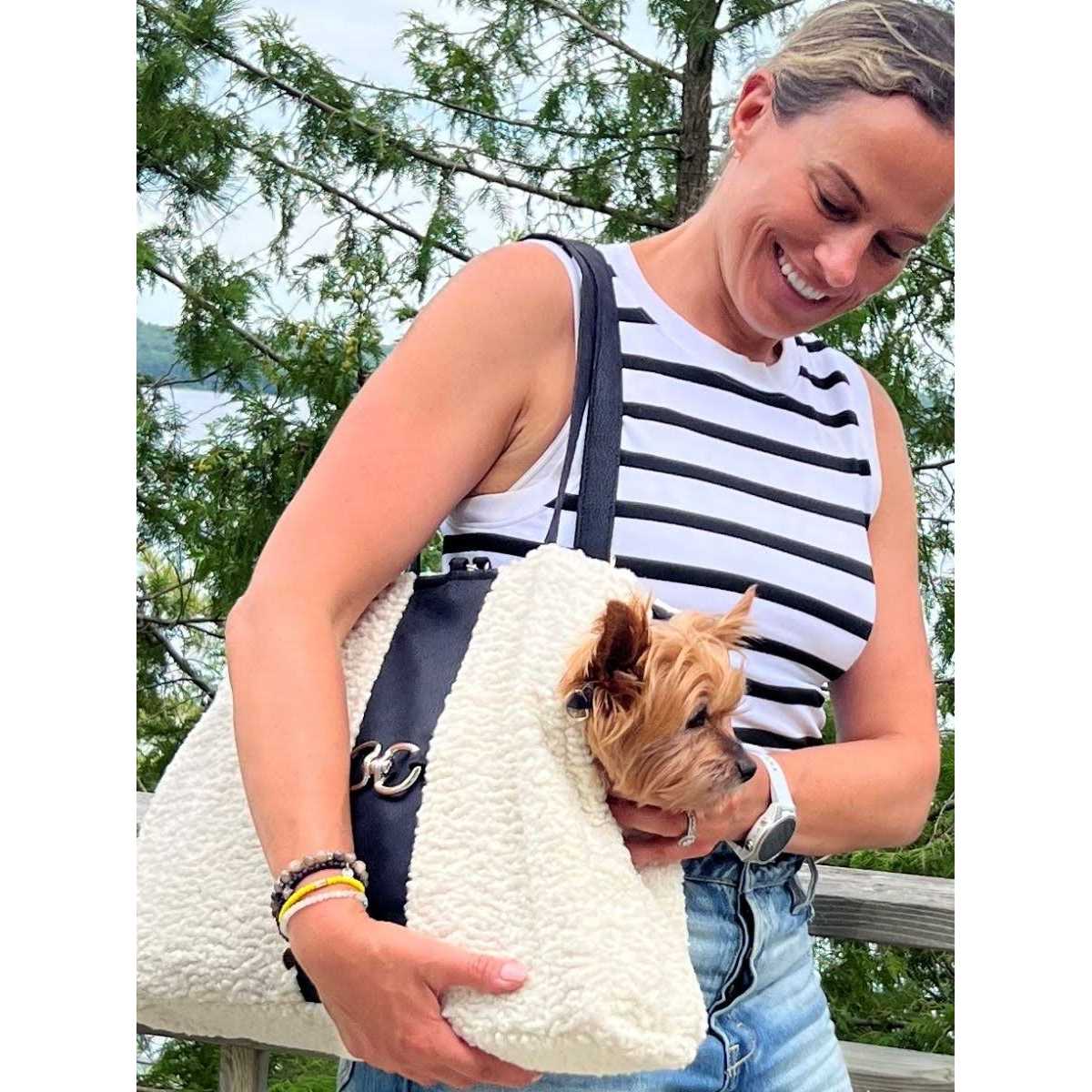 Dog Carrier G8277