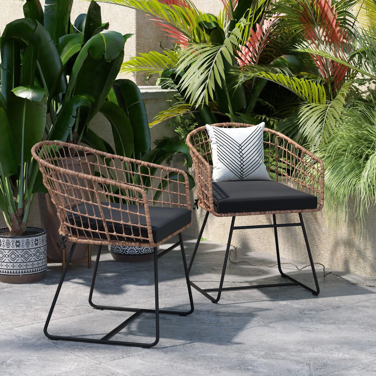 Set of 2 Indoor/Outdoor Rope PE Wicker Rattan Club Chairs with Black Cushions O8506