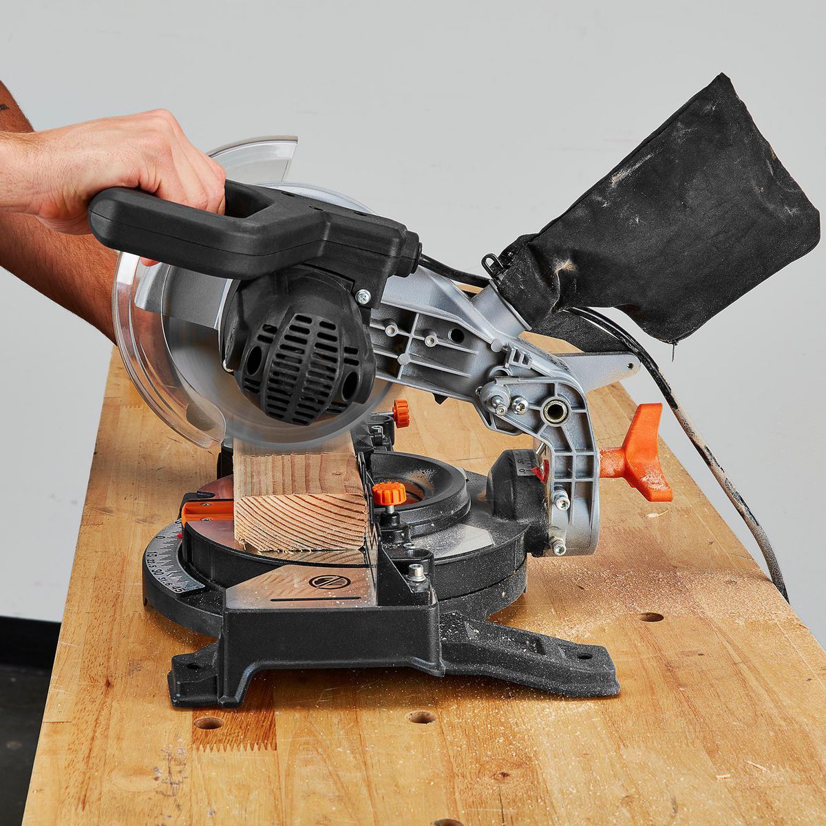 7-1/4 in. Single-Bevel Compound Miter Saw T590508