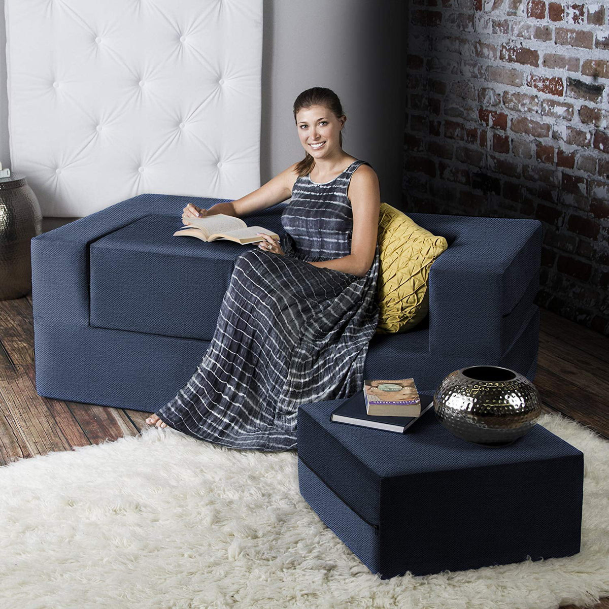 Queen-Size Convertible Sleeper Loveseat & Ottomans I8184